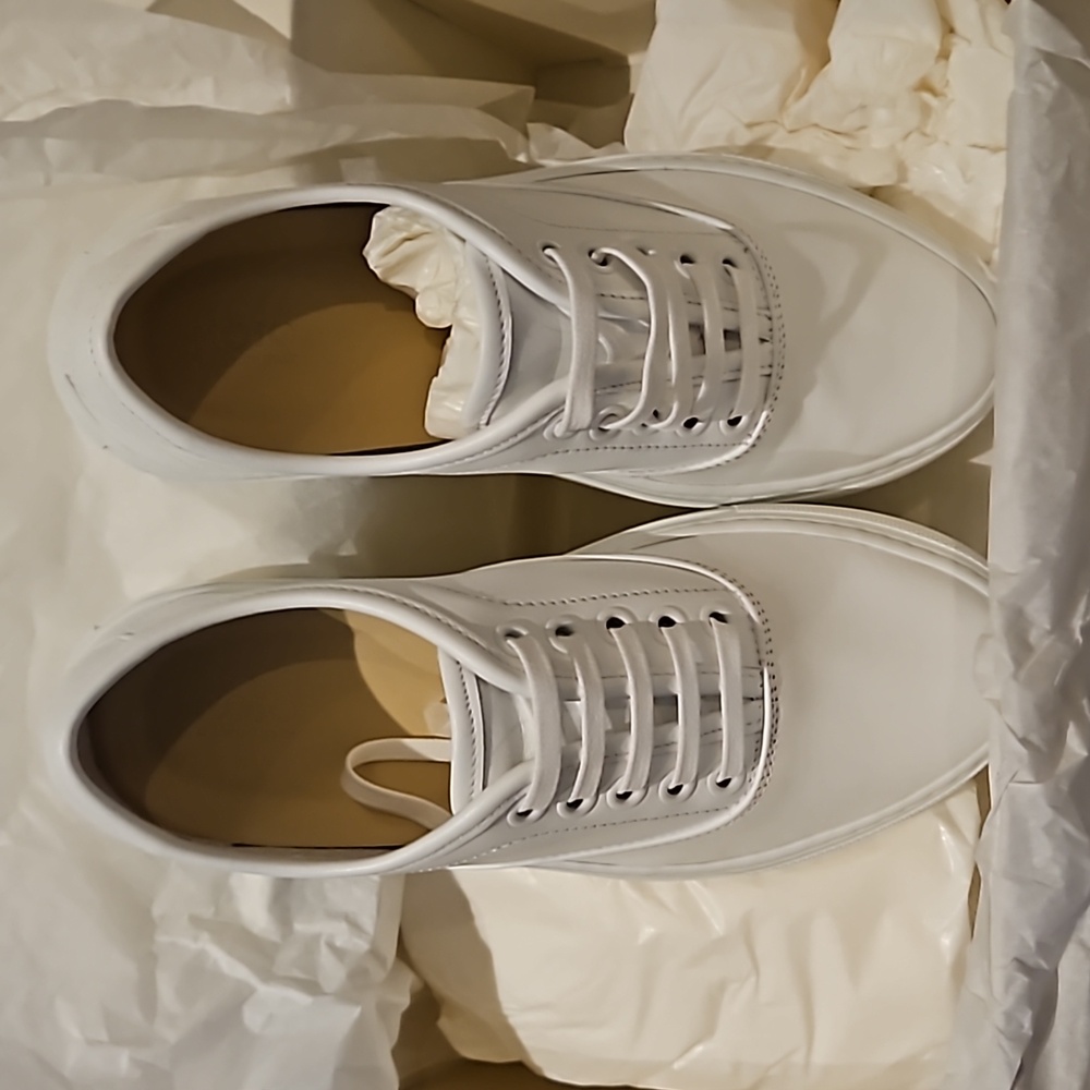 Classic White Leather Women’s Sneakers - Picture 4 of 10